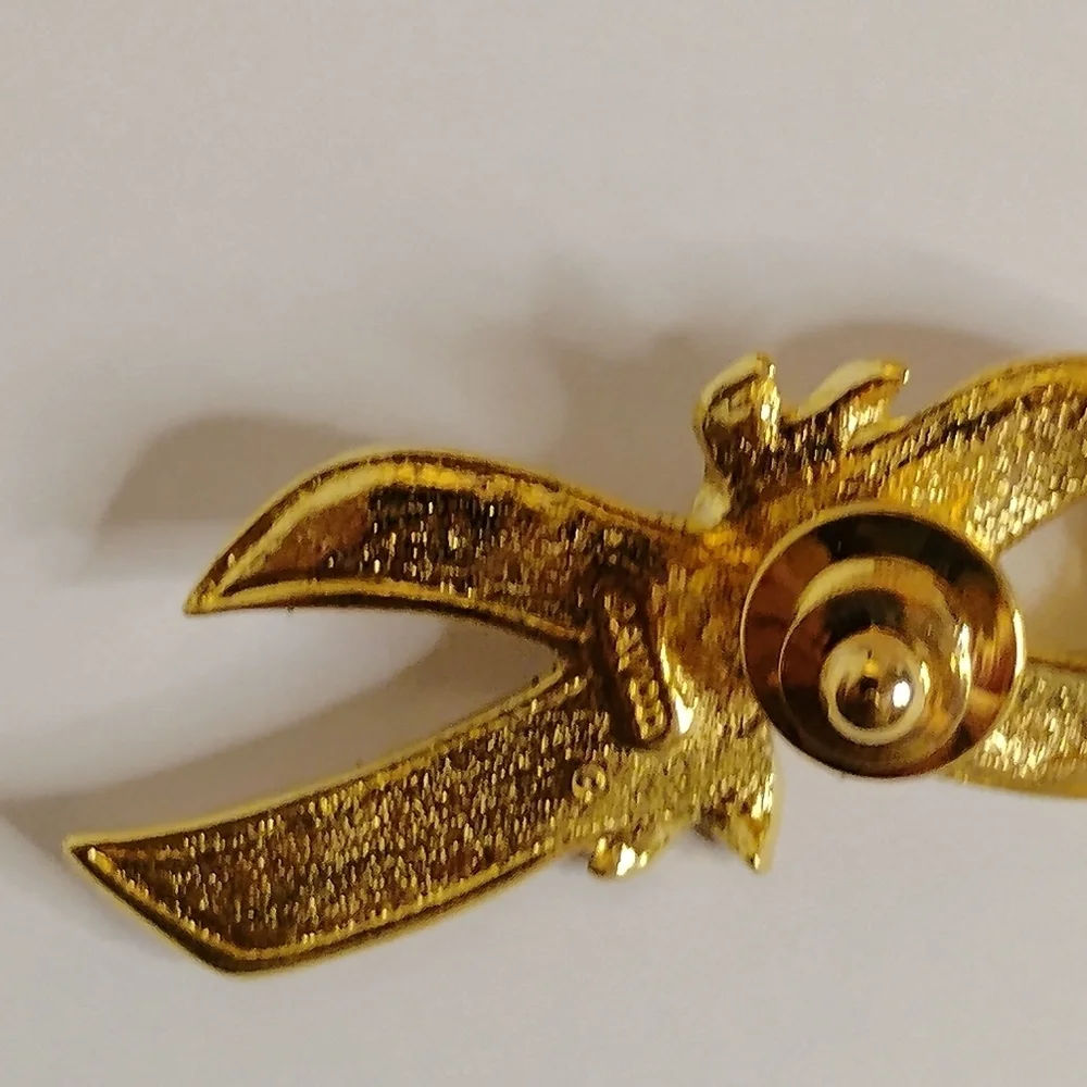 Vintage Avon Breast Cancer‎ Awareness Lapel Pin Pink Ribbon Rose Gold Tone